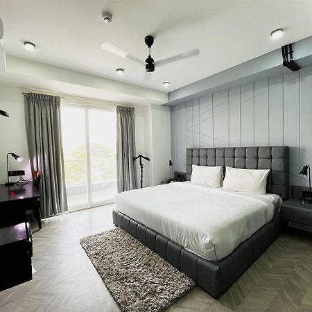 Bedchambers Serviced Apartments - Cyber City グルガウン エクステリア 写真